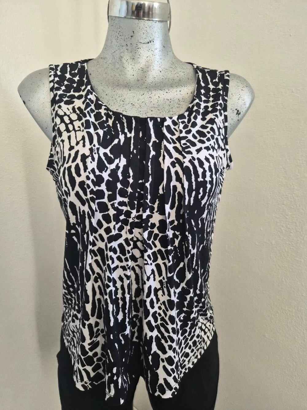 Black and White Animal Print Sleeveless Tank Top